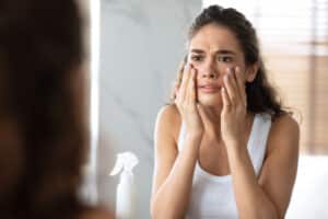 Ce produit de maquillage pourrait devenir votre alternative préférée à l'anti-cernes