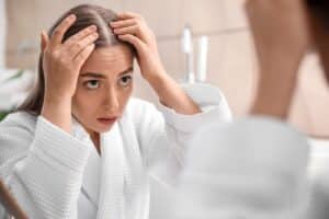 Je suis médecin, voici mes 2 conseils pour éviter la chute des cheveux