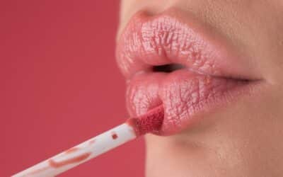 Choisir votre huile à lèvres : Conseils d’une experte make-up