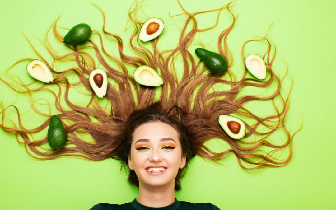 Perdre des cheveux? Les aliments prioritaires à manger selon une diététicienne
