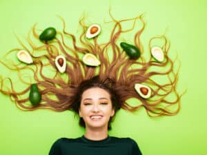 Vous perdez vos cheveux ? Une diététicienne liste ce que vous devriez manger en priorité pour y remédier