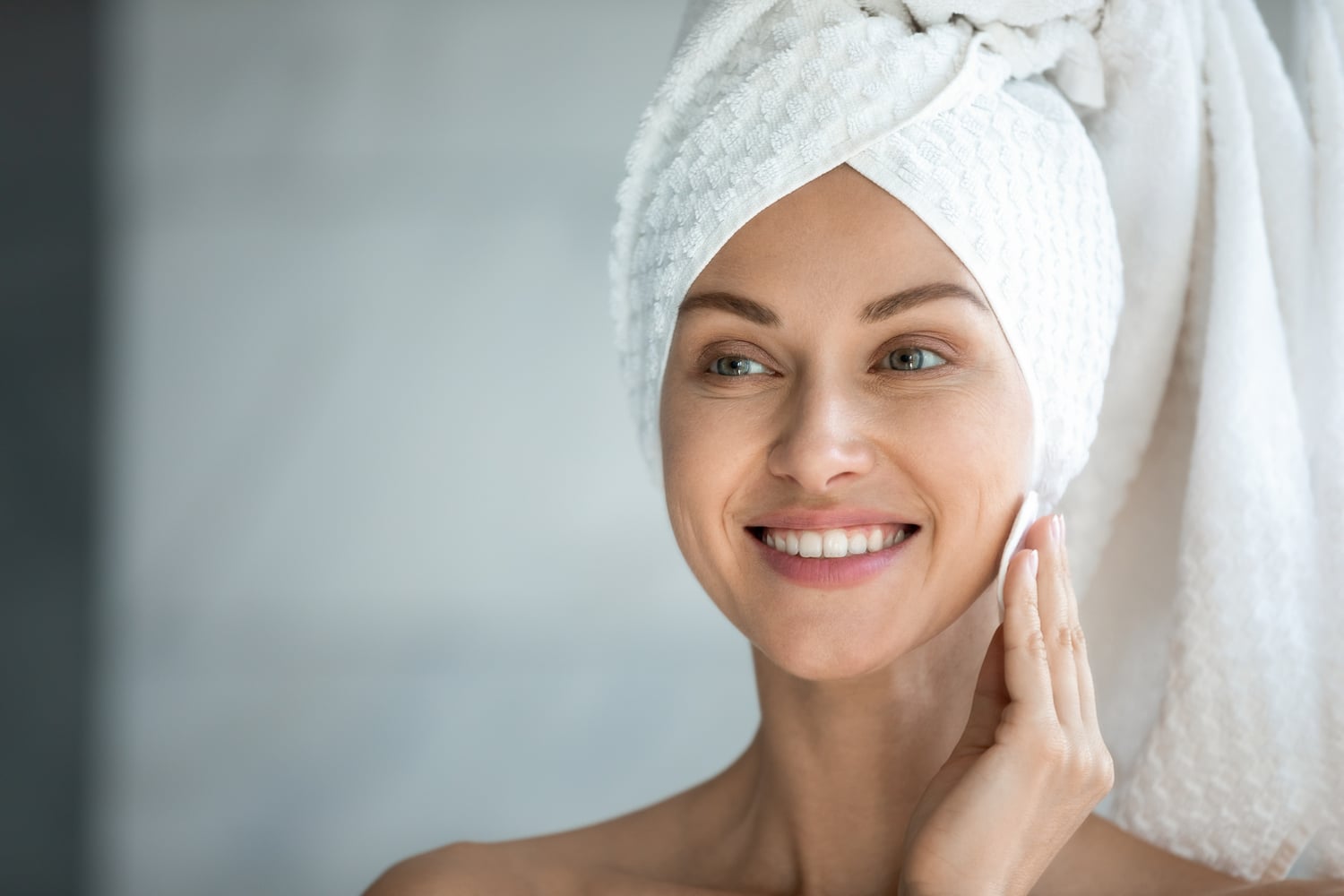 Une pharmacienne partage l’astuce qui va transformer votre peau en 60 secondes