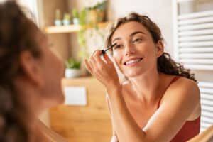 Quand faut-il jeter son mascara ? Une maquilleuse répond